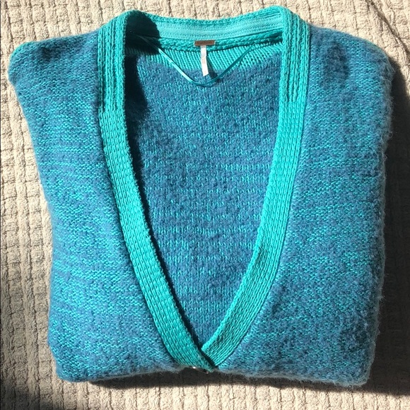 NWOT long 5 button cardigan - Picture 9 of 16